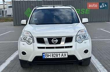 Позашляховик / Кросовер Nissan X-Trail 2011 в 