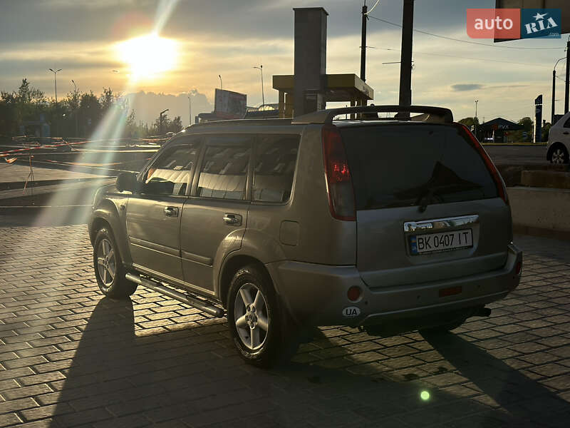 Внедорожник / Кроссовер Nissan X-Trail 2004 в Ровно