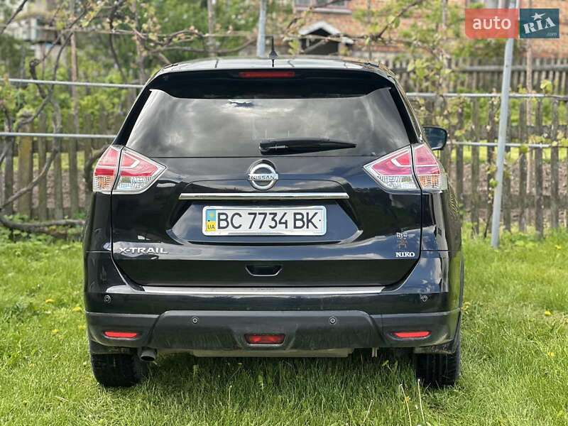 Позашляховик / Кросовер Nissan X-Trail 2015 в Жовкві