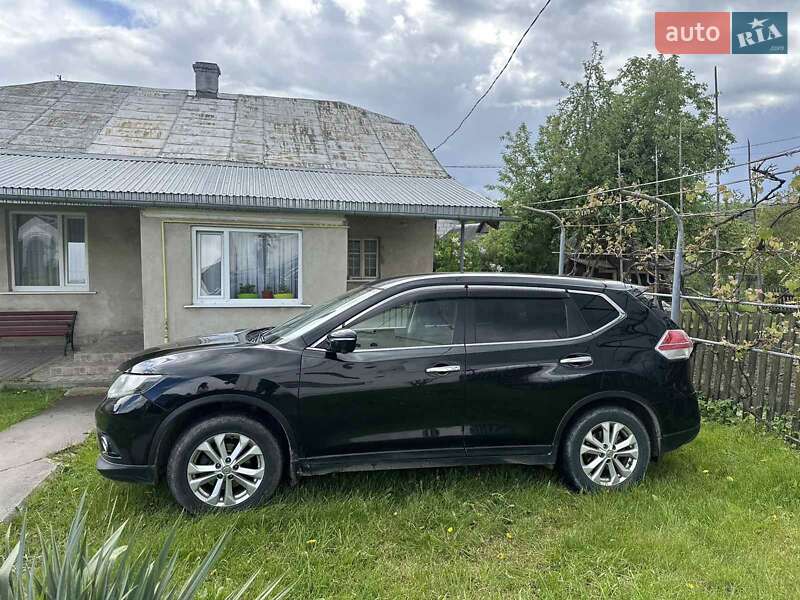 Позашляховик / Кросовер Nissan X-Trail 2015 в Жовкві