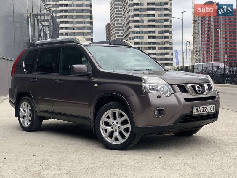 Позашляховик / Кросовер Nissan X-Trail 2011 в 