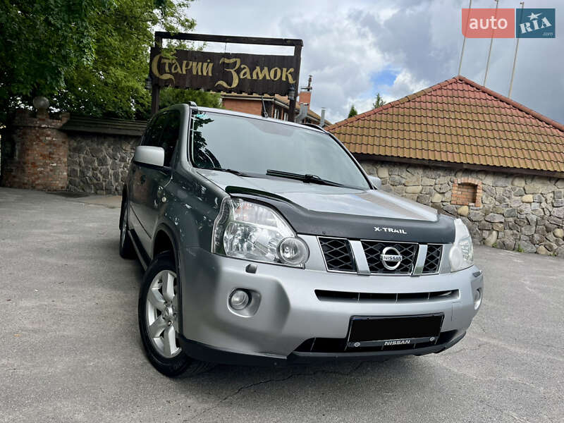 Внедорожник / Кроссовер Nissan X-Trail 2010 в 