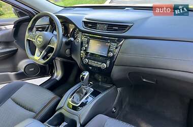 Внедорожник / Кроссовер Nissan X-Trail 2017 в 