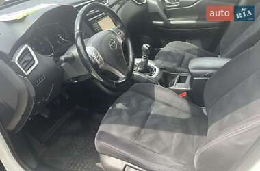 Внедорожник / Кроссовер Nissan X-Trail 2016 в 