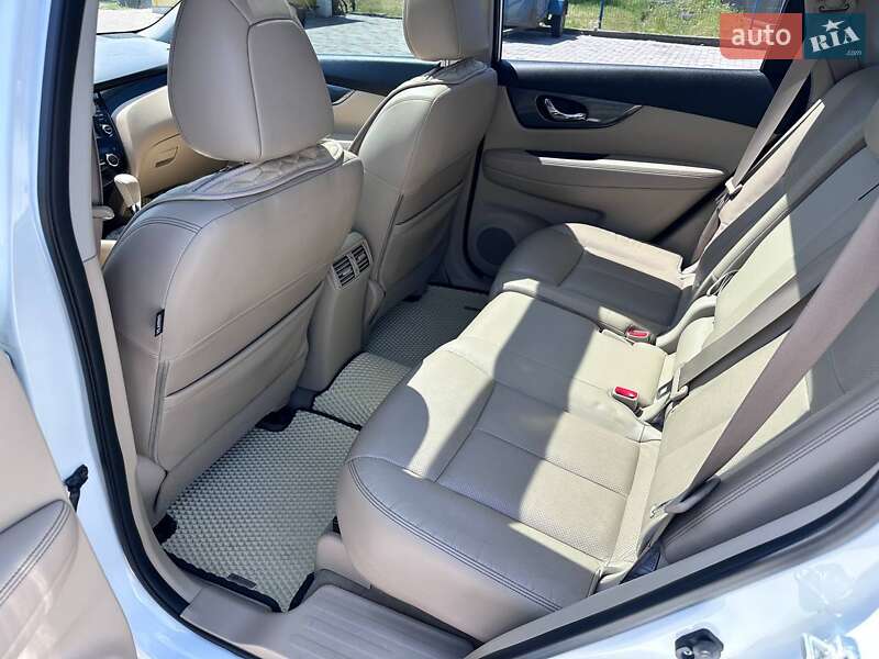 Внедорожник / Кроссовер Nissan X-Trail 2017 в Кропивницком