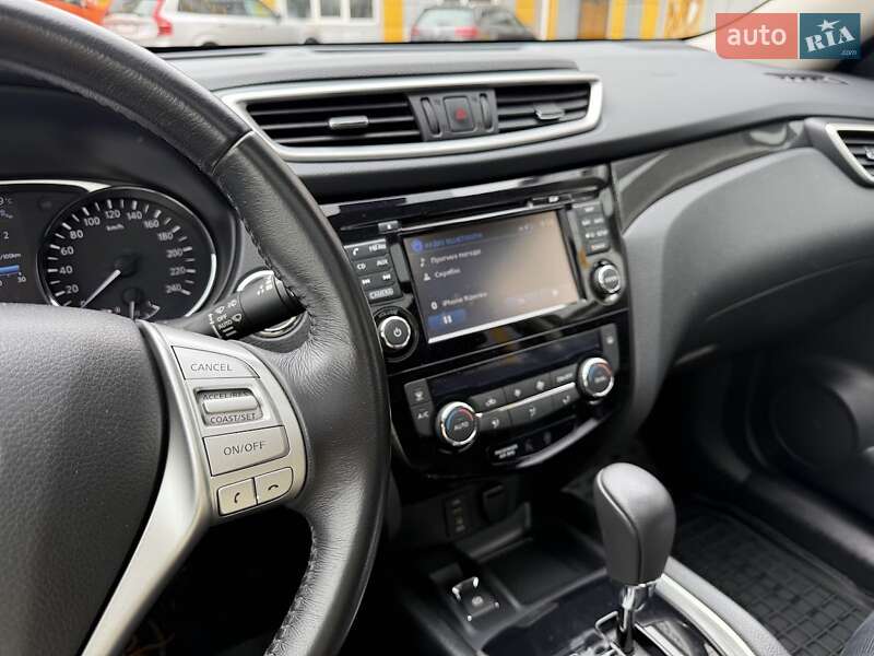 Позашляховик / Кросовер Nissan X-Trail 2016 в Києві