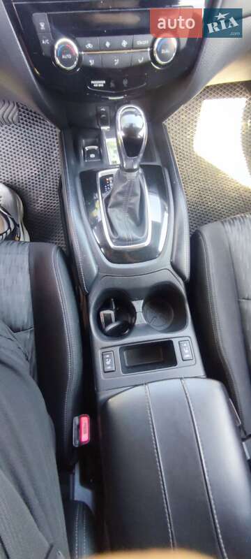 Позашляховик / Кросовер Nissan X-Trail 2018 в Городку