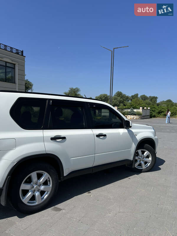 Внедорожник / Кроссовер Nissan X-Trail 2010 в Иршаве
