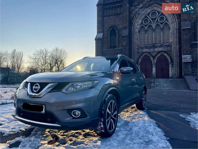 Позашляховик / Кросовер Nissan X-Trail 2015 в Кам'янському