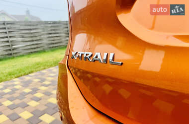 Внедорожник / Кроссовер Nissan X-Trail 2018 в 