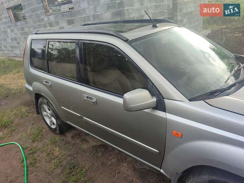 Внедорожник / Кроссовер Nissan X-Trail 2003 в Змиеве