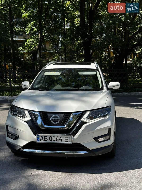 Внедорожник / Кроссовер Nissan X-Trail 2017 в Киеве