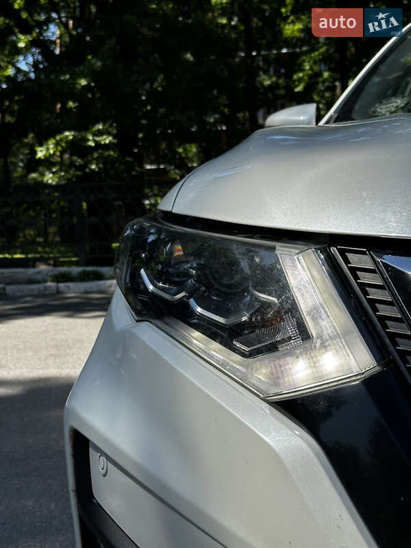 Внедорожник / Кроссовер Nissan X-Trail 2017 в Киеве