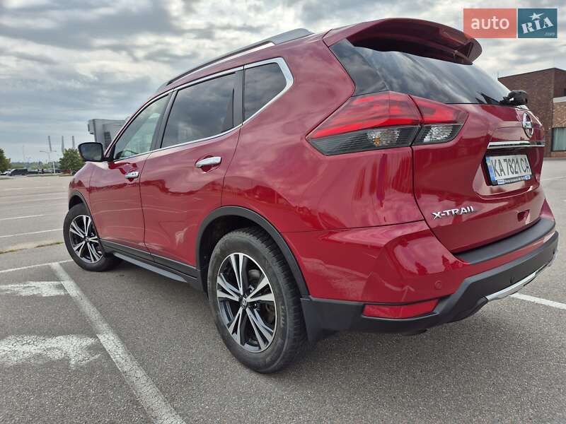 Позашляховик / Кросовер Nissan X-Trail 2017 в Києві
