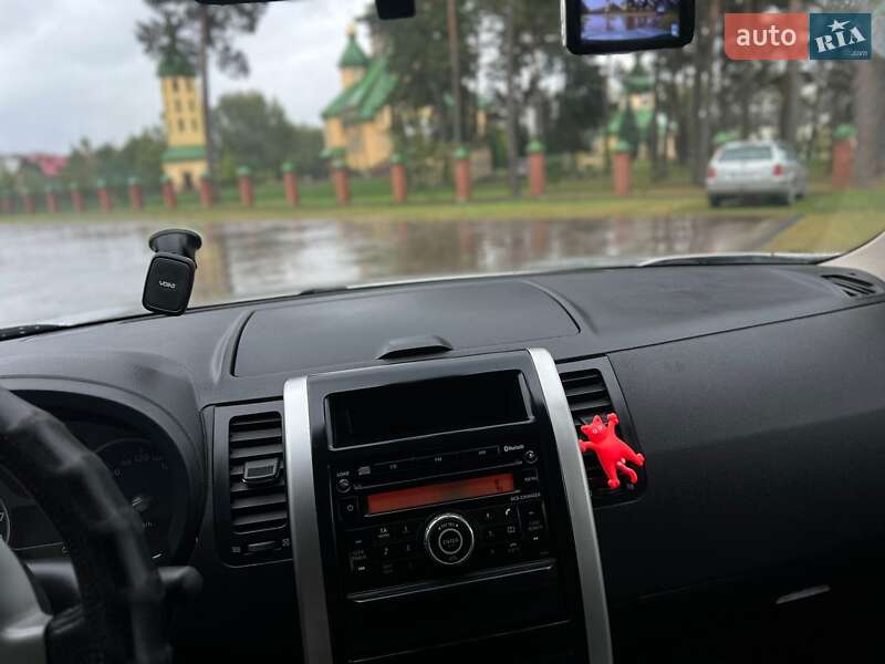 Внедорожник / Кроссовер Nissan X-Trail 2010 в Новояворовске