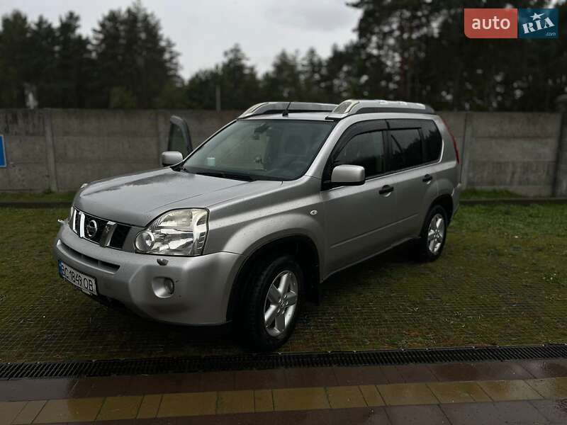 Внедорожник / Кроссовер Nissan X-Trail 2010 в Новояворовске