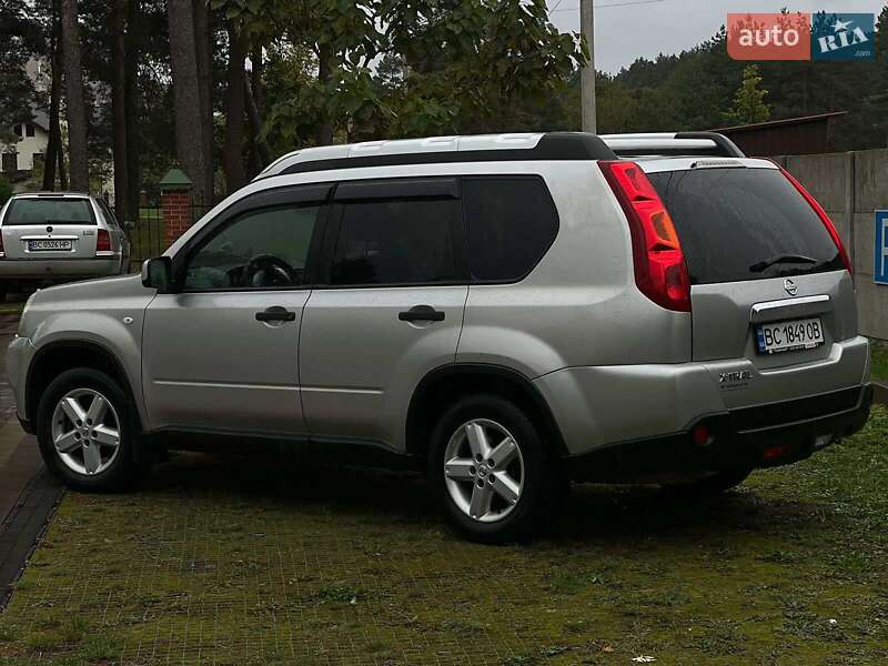 Внедорожник / Кроссовер Nissan X-Trail 2010 в Новояворовске