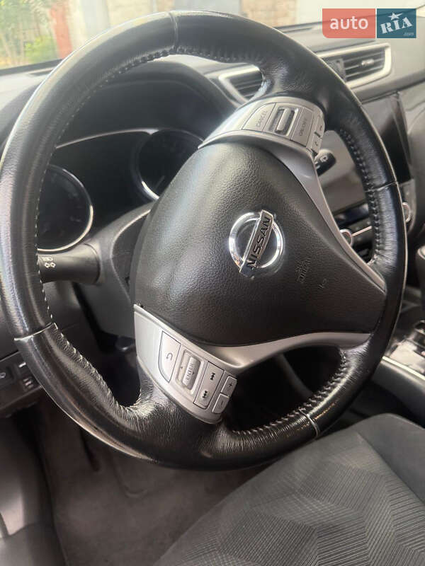 Позашляховик / Кросовер Nissan X-Trail 2016 в Кривому Розі