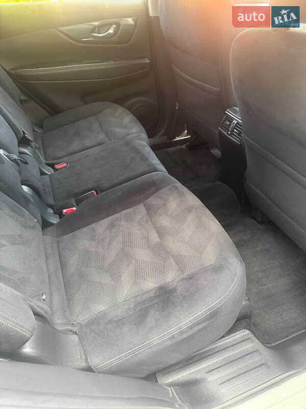 Позашляховик / Кросовер Nissan X-Trail 2016 в Кривому Розі