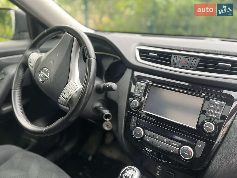 Позашляховик / Кросовер Nissan X-Trail 2015 в Рівному