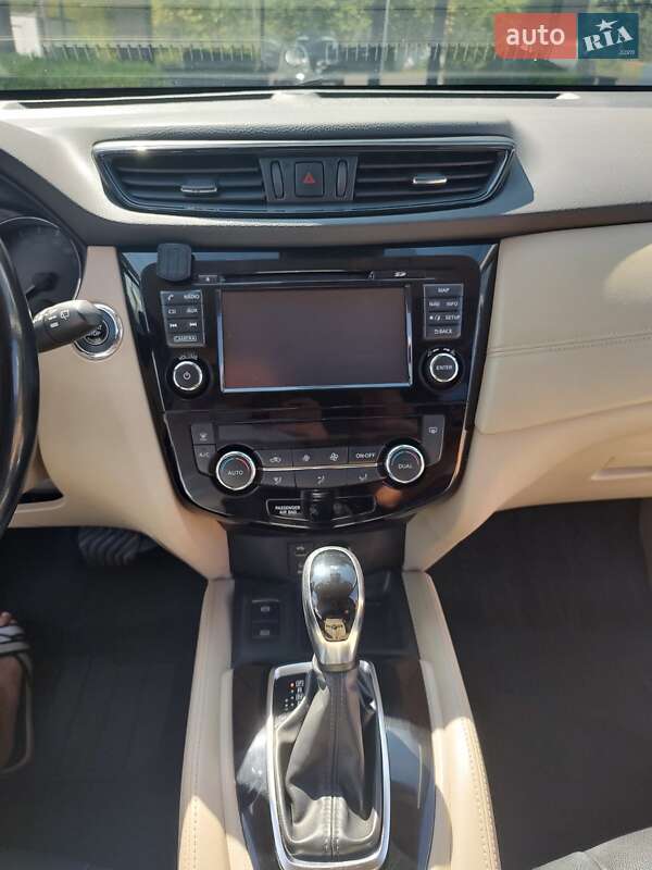 Внедорожник / Кроссовер Nissan X-Trail 2017 в Ужгороде