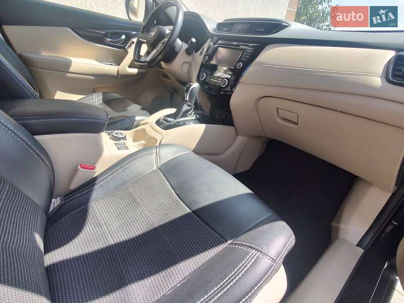 Внедорожник / Кроссовер Nissan X-Trail 2017 в Ужгороде