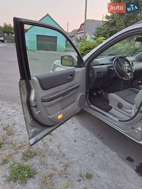 Позашляховик / Кросовер Nissan X-Trail 2006 в Володимирі