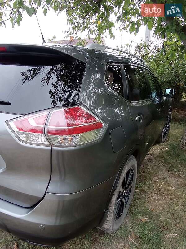 Позашляховик / Кросовер Nissan X-Trail 2016 в Вараші