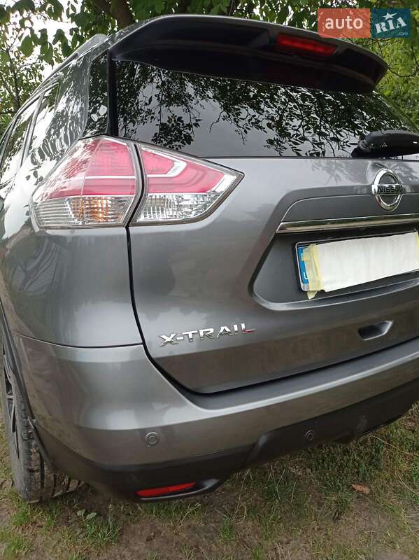 Позашляховик / Кросовер Nissan X-Trail 2016 в Вараші