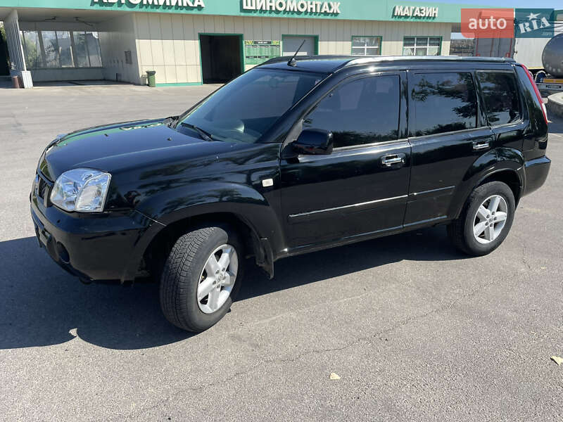 Внедорожник / Кроссовер Nissan X-Trail 2003 в 