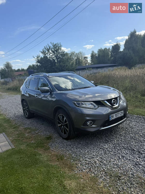 Позашляховик / Кросовер Nissan X-Trail 2016 в Вараші