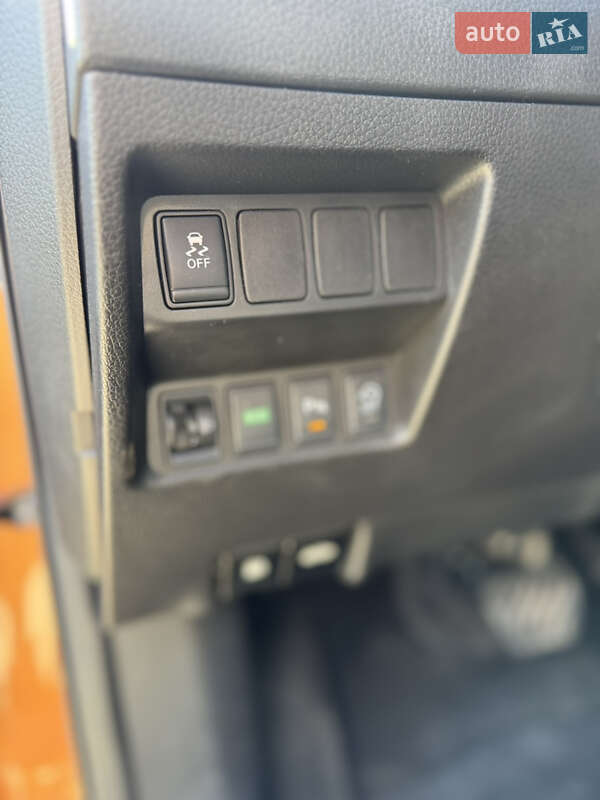 Позашляховик / Кросовер Nissan X-Trail 2014 в Києві