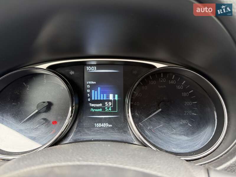 Позашляховик / Кросовер Nissan X-Trail 2016 в Радомишлі