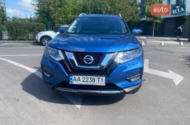 Внедорожник / Кроссовер Nissan X-Trail 2017 в 