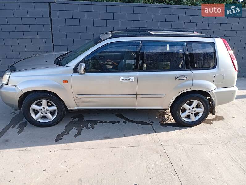 Внедорожник / Кроссовер Nissan X-Trail 2002 в 