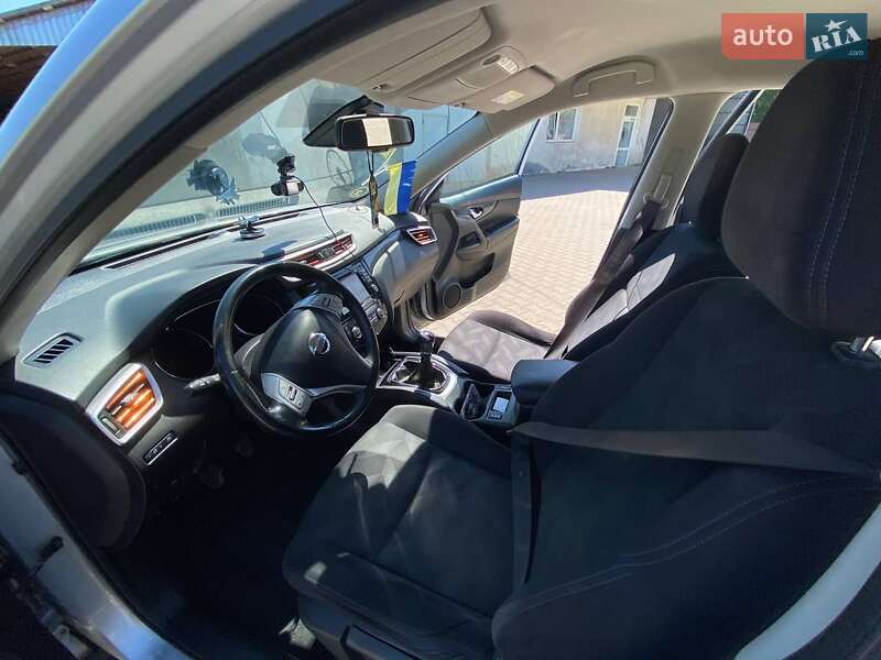 Позашляховик / Кросовер Nissan X-Trail 2015 в Стецевій