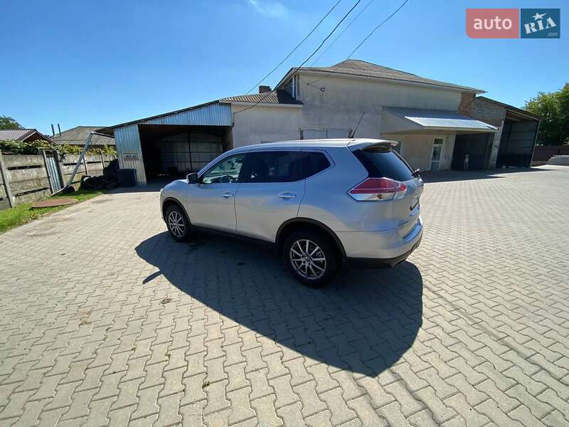 Позашляховик / Кросовер Nissan X-Trail 2015 в Стецевій