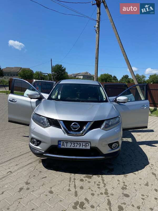 Позашляховик / Кросовер Nissan X-Trail 2015 в Стецевій