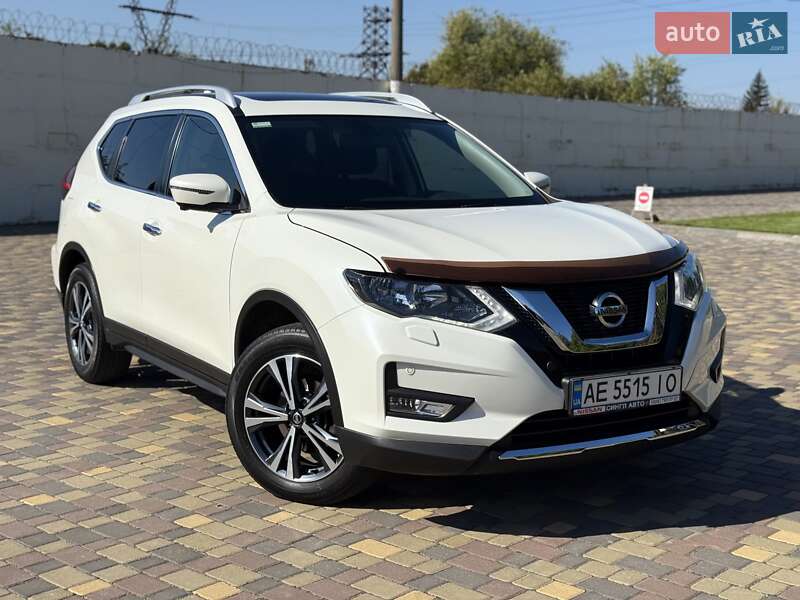 Позашляховик / Кросовер Nissan X-Trail 2017 в Дніпрі