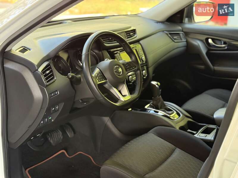 Позашляховик / Кросовер Nissan X-Trail 2017 в Дніпрі