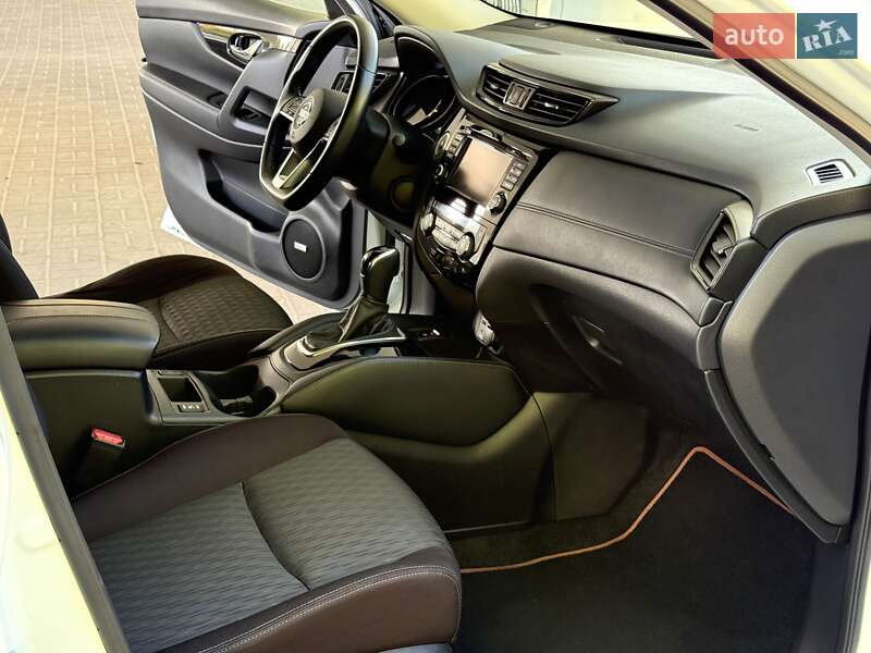 Позашляховик / Кросовер Nissan X-Trail 2017 в Дніпрі