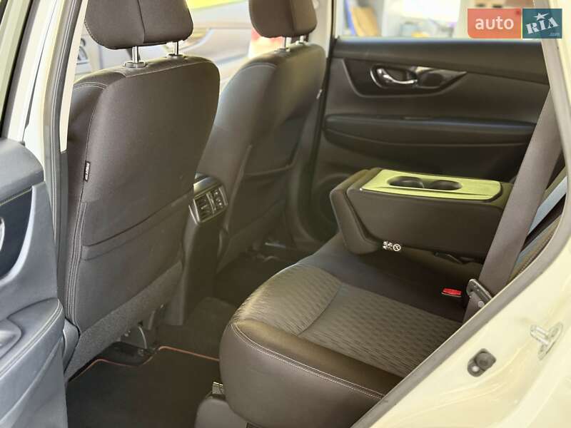 Позашляховик / Кросовер Nissan X-Trail 2017 в Дніпрі