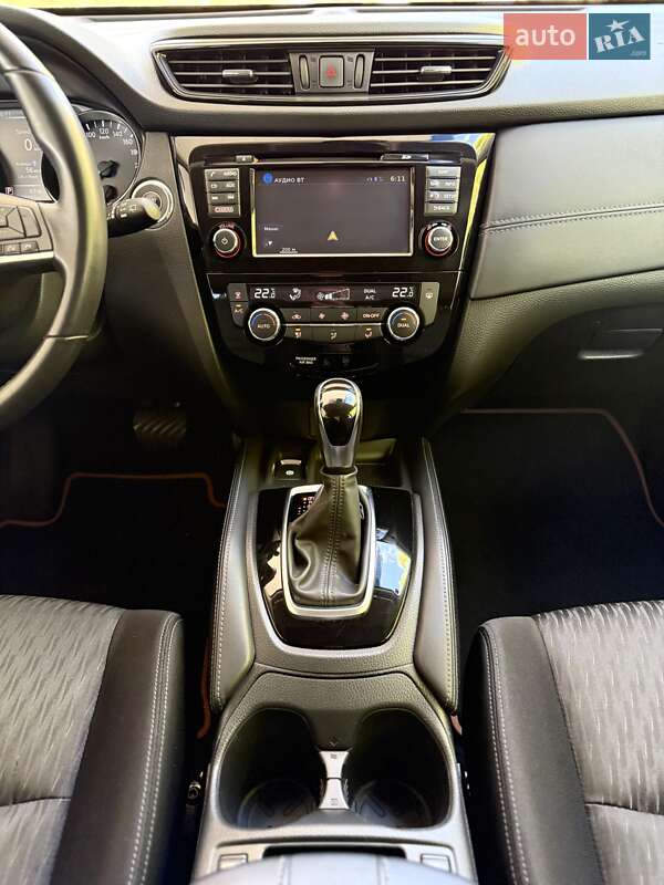 Позашляховик / Кросовер Nissan X-Trail 2017 в Дніпрі