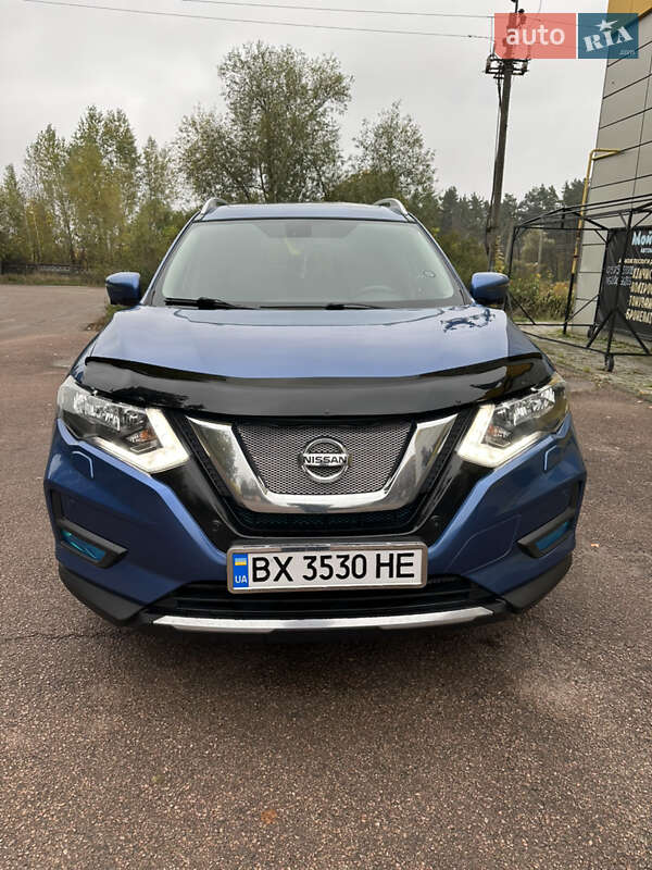 Внедорожник / Кроссовер Nissan X-Trail 2017 в 