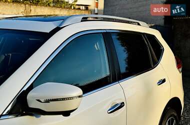Внедорожник / Кроссовер Nissan X-Trail 2016 в 