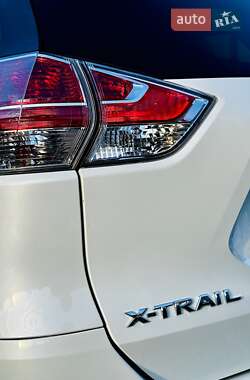 Внедорожник / Кроссовер Nissan X-Trail 2016 в 