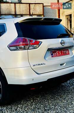 Внедорожник / Кроссовер Nissan X-Trail 2016 в 
