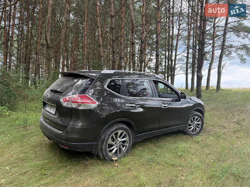 Внедорожник / Кроссовер Nissan X-Trail 2016 в Ровно