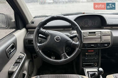 Позашляховик / Кросовер Nissan X-Trail 2003 в 