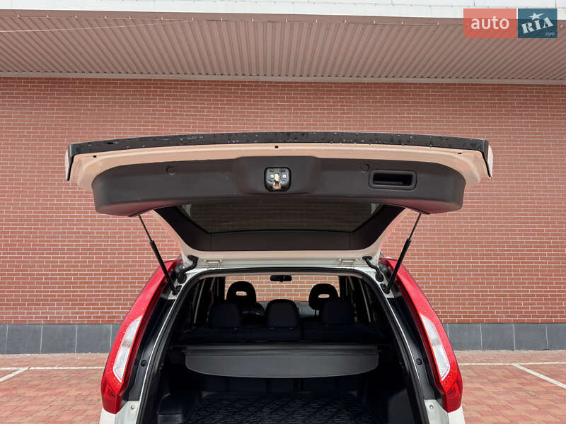 Позашляховик / Кросовер Nissan X-Trail 2011 в Одесі